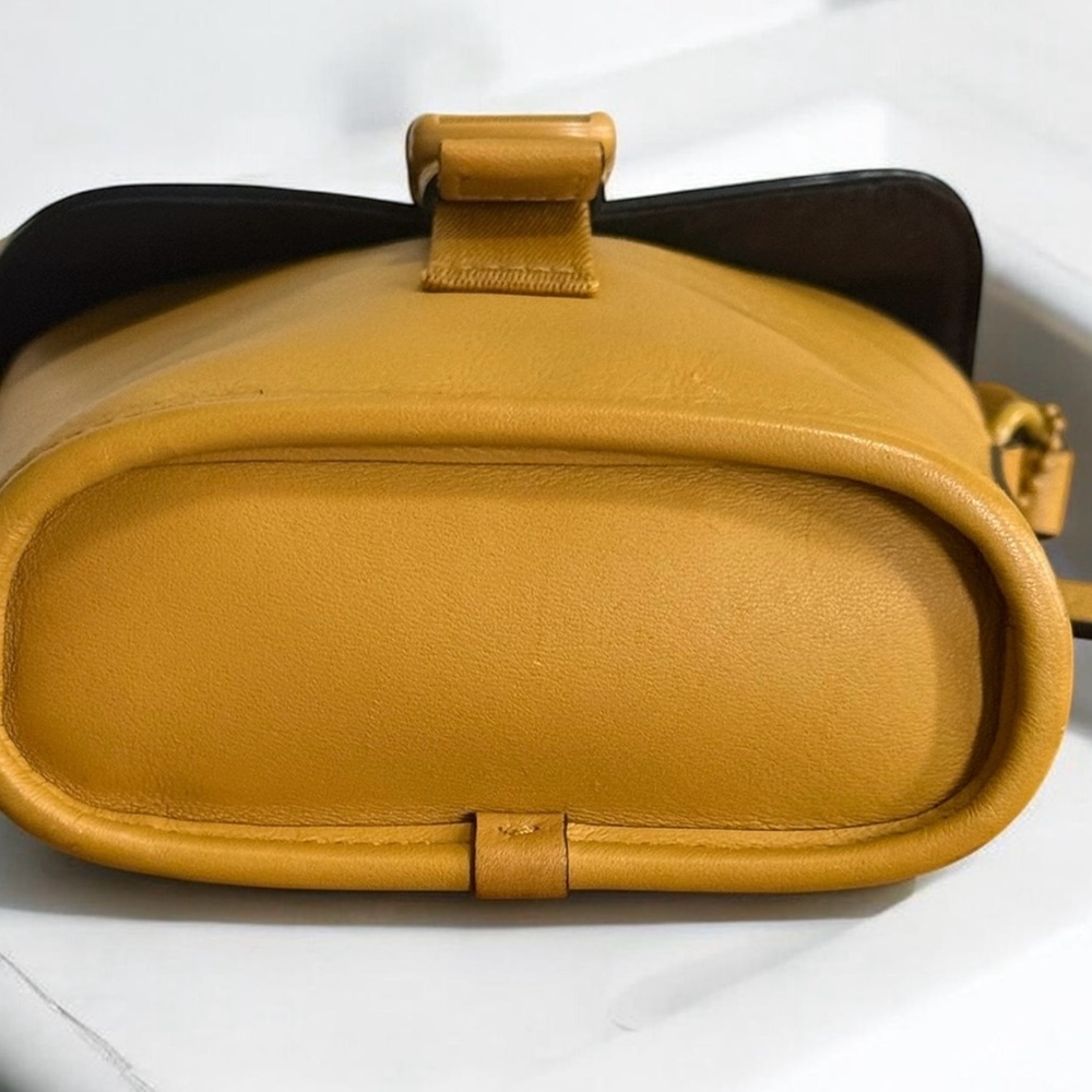 Coach Yellow Leather Crossbody Bag! - Picture 5 of 13